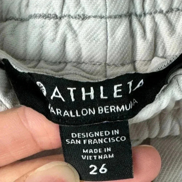 Athleta Women's Faralllon Bermuda Shorts Sz 26 563681 Birch Grey Cotton Spandex - Picture 3 of 12
